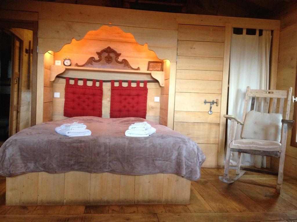 Les Cabanes Du Tertre Urval 외부 사진